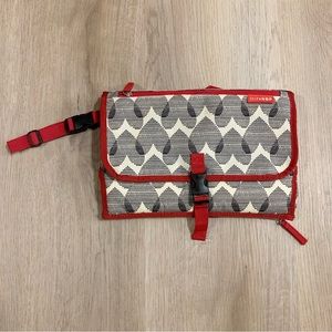 SKIP HOP PRONTO PORTABLE CHANGING STATION